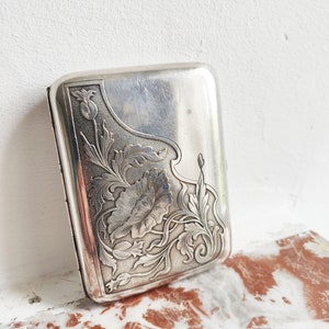 Vintage French art deco cigarette holder in silver metal with poppy flowers