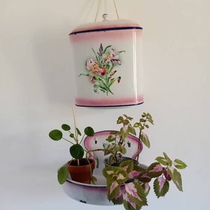 Antique wall fountain in enamelled sheet metal decorated with iris flowers and shades of pink