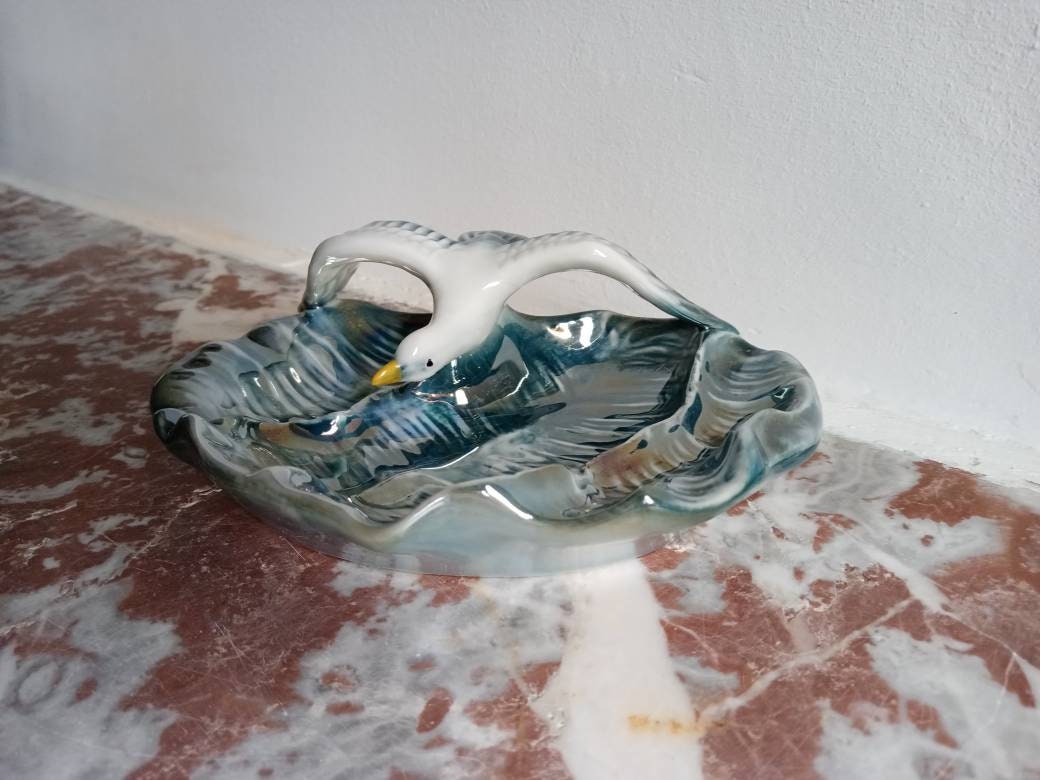 Statue de mouette décorative sur le thème nautique - Oiseau de mer assis sur un pilier - Figurine
