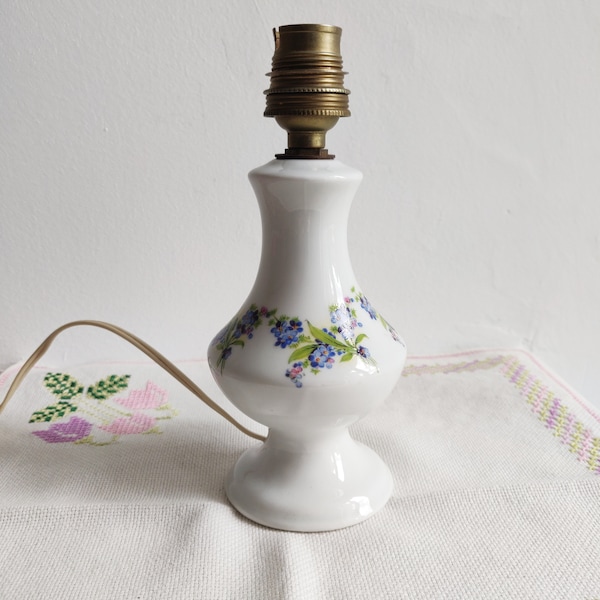 Petite lampe de chevet vintage en porcelaine de France décor myosotis