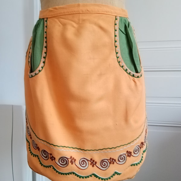 Vintage français Tablier breton brodé main orange et vert