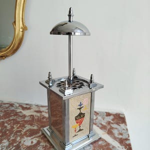 Distributore di sigarette vintage con carillon