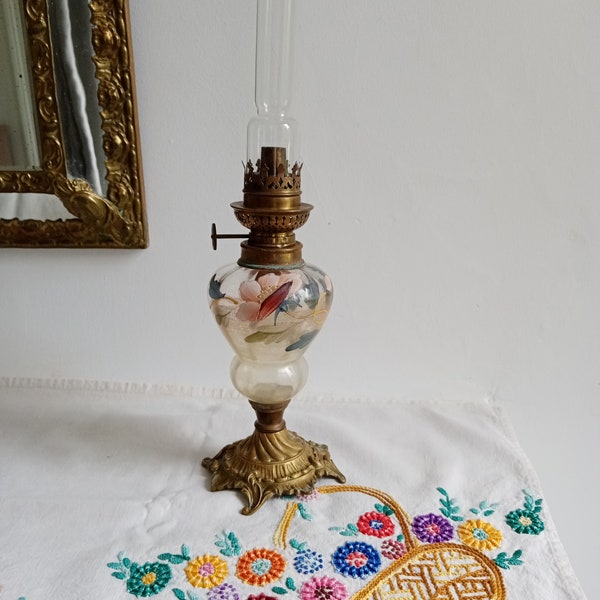 Antiquité française lampe à pétrole verre émaillé XIXe art nouveau