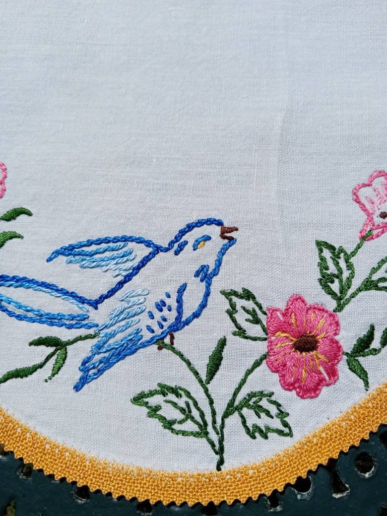 Napperon Vintage Rond Brodé à La Main Oiseau