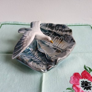 Porcelain seaside souvenir ring sizer with seagull and waves