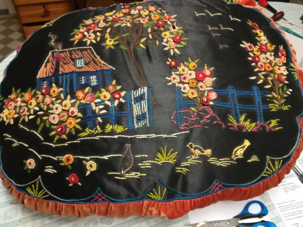 Coussin de Boudoir Coussin Brodé Vintage Français Art Déco Fleurs sur Satin Noir