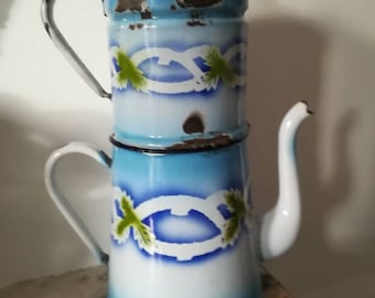 Vintage französische alte Kaffeemaschine aus emailliertem Blech mit stilisierter blauer Verzierung