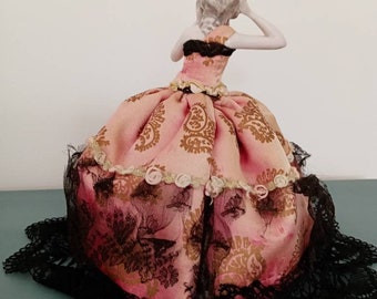 Boîte à Couture Ancienne Avec Poupée Marquise Demi-figure – Porcelaine