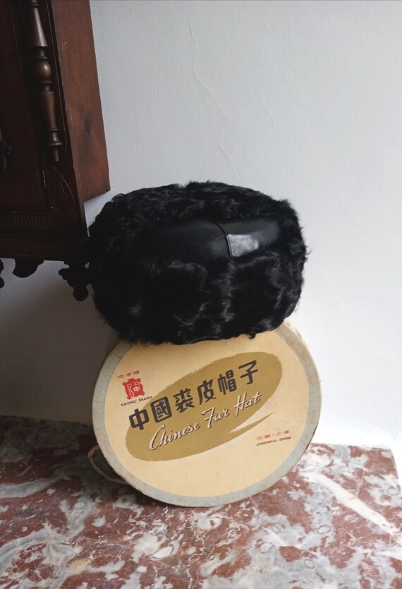 Vintage chinois chapka en fourrure dans sa boîte d