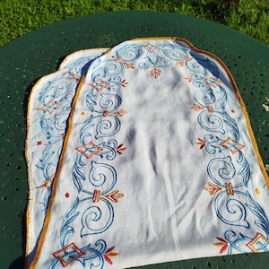 Chemin De Table Brodé Polyester 50 X 150 Cm - Écru Clair - Motif Floral - Neuf