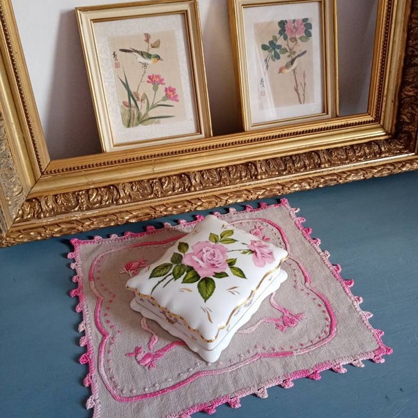 Boîte à bijoux en porcelaine de Limoges aux roses