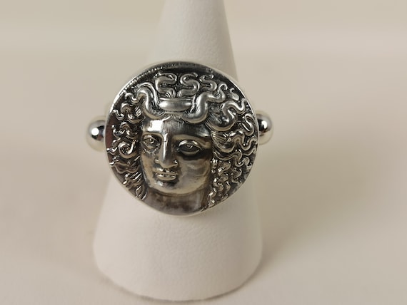 Coin ring with the head of the nymph Larissa in sterling silver 925