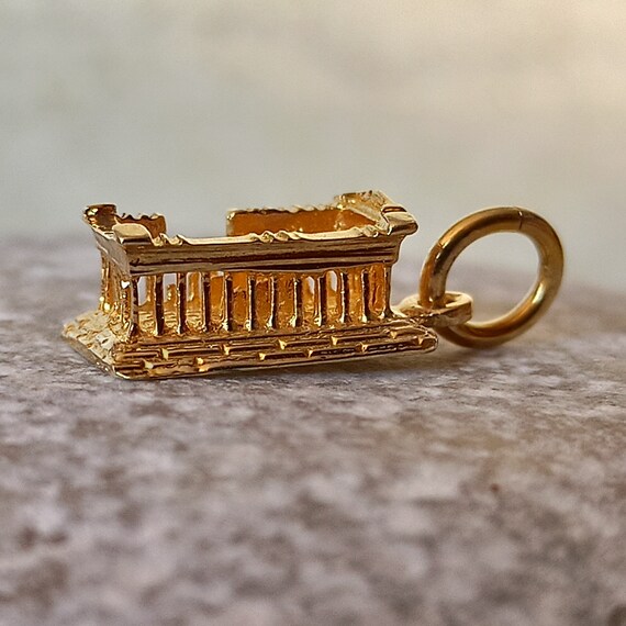 Parthenon  Temple charm for charm bracelet in 14 carat solid yellow gold