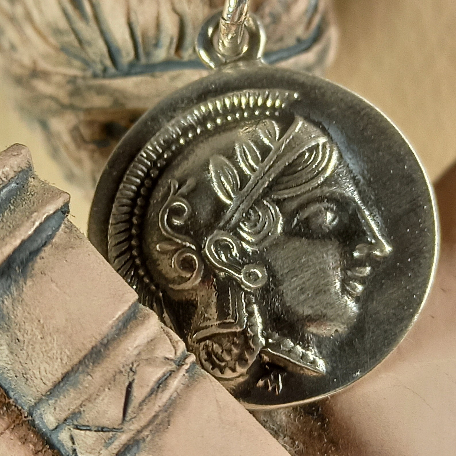 Munthanger Athena-uil: replica Griekse mythologie, sterlingzilveren boho- ketting - België Munthanger Athena-uil: replica Griekse mythologie, sterlingzilveren boho- ketting - België