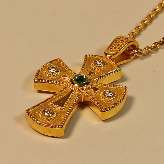 Byzantine cross with diamonds and emerald in 18K solid yellow gold