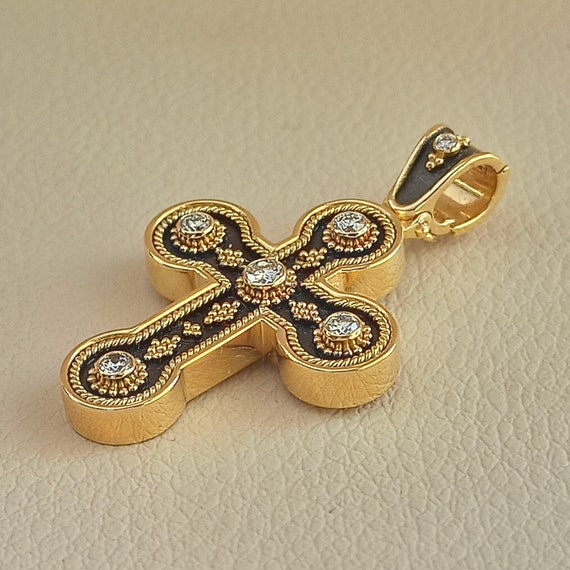 Byzantine handmade Cross with diamonds made of solid 18 ct. yellow gold