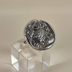Ring with the figure of an owl in sterling silver 925
