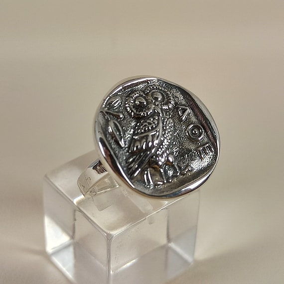 Ring with the figure of an owl in sterling silver 925