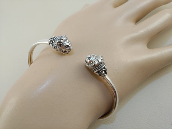 Simple elegant bracelet with lion heads made of sterling silver 925