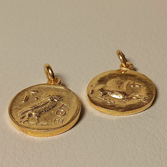 Reproduction of an ancient Greek coin, designed to order with the figure of an owl and of Pegasus in 14K solid yellow gold