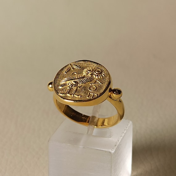 Ring with the figure of an owl , symbol of wisdom ,in 14K solid yellow gold
