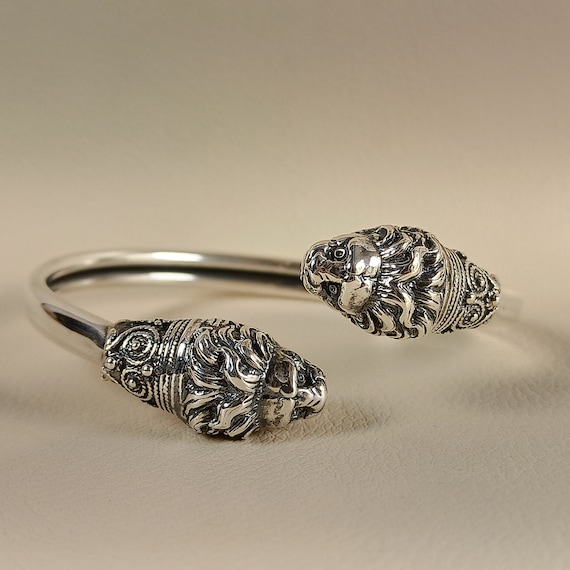 Bracelet with lion heads made of sterling silver 925