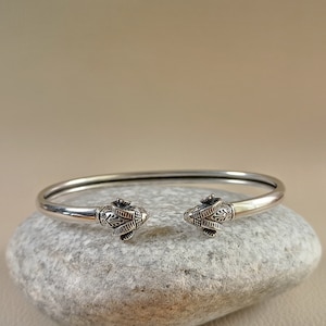 Delicate elegant bracelet with ram heads in sterling silver 925