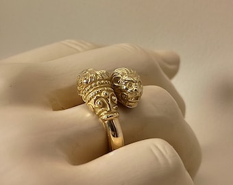 Lion heads handmade ring in 18 K solid yellow gold