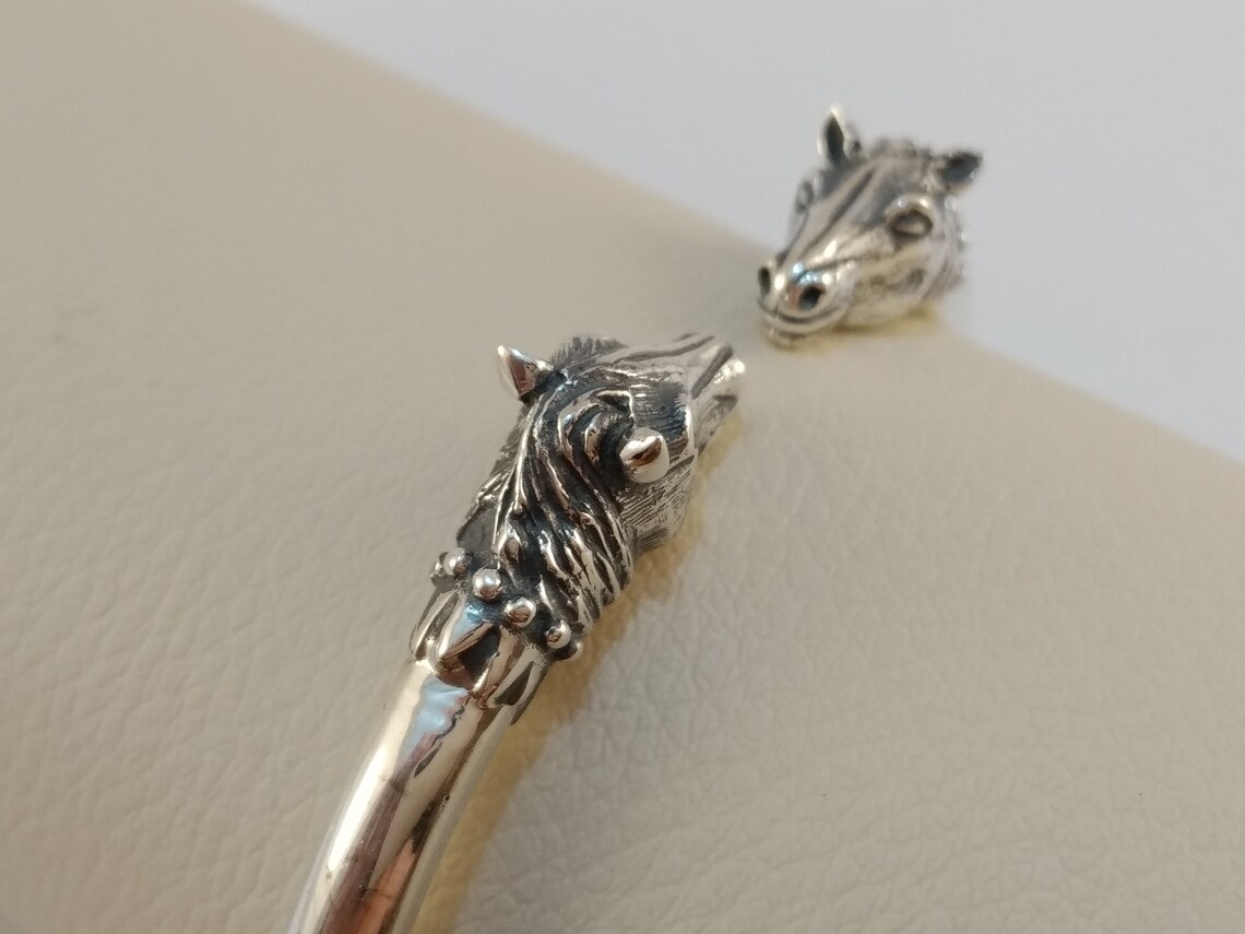 @Intaglio Horse Bracelet - Silver