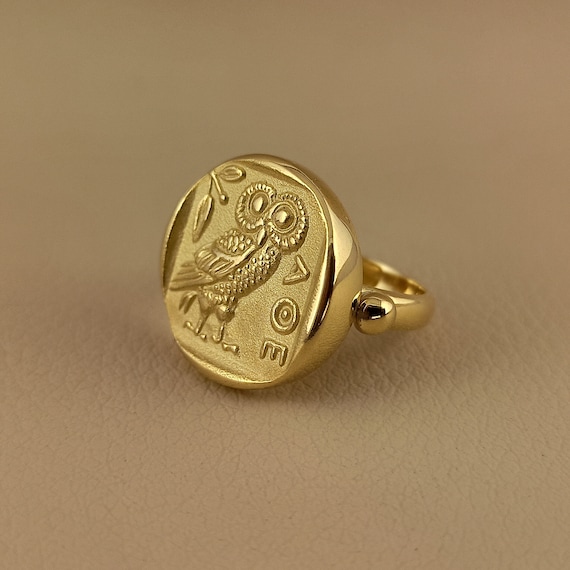 Ring with the figure of an owl in solid gold 18 carat