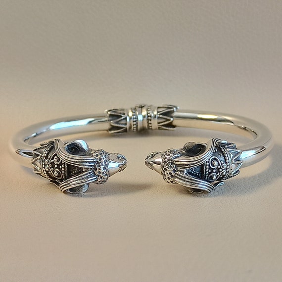 Bracelet with Capricorn heads made of sterling silver 925