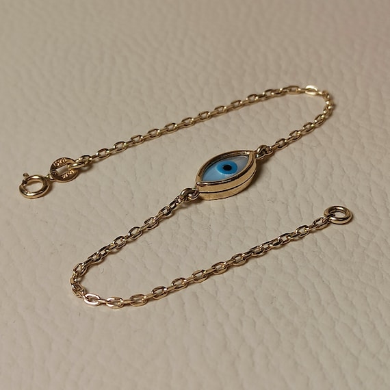 Evil eye bracelet with mother of pearl made of 14K solid yellow gold