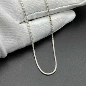 925 Sterling Silver Snake Chain// Beautiful Silver Chain Necklace// Snake Chain With Lobster Claw// 18 Inch Silver Chain// Vintage Necklace