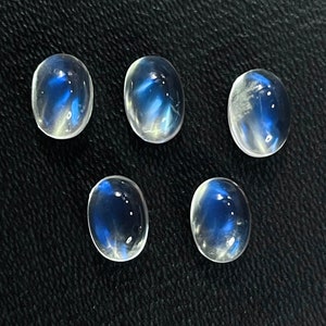 5.50  CTS Amazing Flashy Rainbow Moonstone Oval Shape// Moonstone Cabochon//Top Quality Semi Precious Gemstone// 5x7  MM//Moonstone Cab//