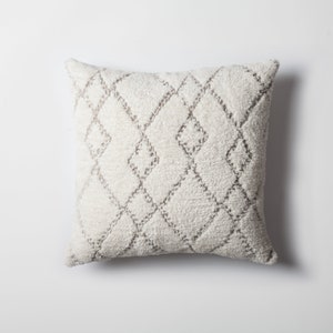 Off White Beige Throw Pillow | Unique Diamond Design | Plush Tufted Design Woven Fabric | 18x18 inch | Decor Plush Pillow Cover