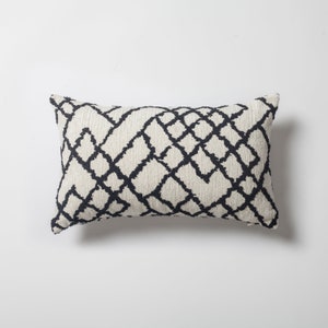 Black White Ethnic Kilim Style Pattern Decorative Bohem Style Bohemian  Lumbar Woven Jacquard Throw 12x20 Designer Sofa Pillow Case Cover