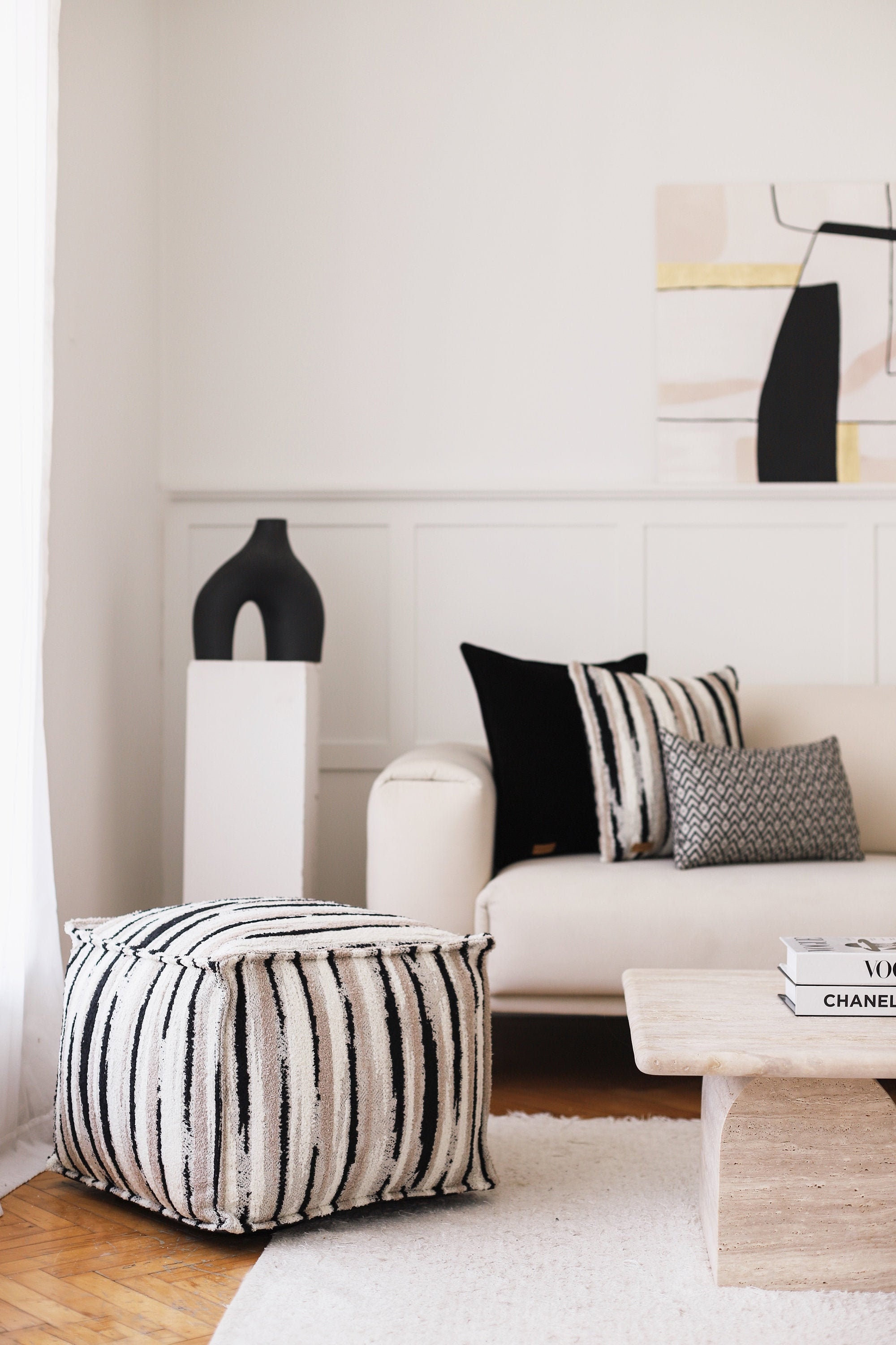 Noir Blanc et Beige Ottoman Pouf Footstool Tufted Scandinavian Style Design Tissé Cuir Large Cozy Ma