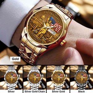 Peut inclure: Montre-bracelet dor&eacute;e avec un cadran d&eacute;taill&eacute; repr&eacute;sentant le Capitole des &Eacute;tats-Unis, un drapeau am&eacute;ricain et le texte "UNITED STATES". La montre a un bracelet dor&eacute; et un affichage de la date. Options suppl&eacute;mentaires : argent, cha&icirc;ne or argent, or argent et noir.