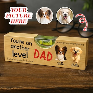 Abridor de garrafas de madeira multiuso personalizado em formato de desenho animado 2D para amantes de animais de estimação, com fotos de animais de estimação, abridor personalizado "Você está em outro nível"