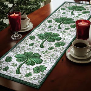 St Patrick’s Day Quilted Table Runner, Green Shamrock Clover Table Decor, Lucky Irish Table Runner for Dining Table, Four Leaf Clover Decor
