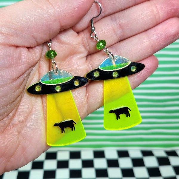 Alien Earrings, UFO Jewelry, Alien Earrings, Flying Saucer, Geek Gift