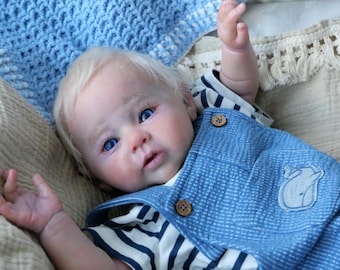 Realistische pop van herboren babyjongen – handgemaakt levensecht pasgeboren vinyl, met doorgeworteld haar