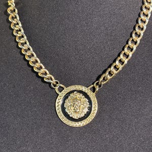 VERSACE ライオンモチーフ ネックレス Versace Lion Pendant - Etsy