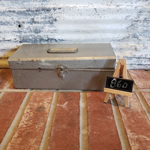 Caja de soldadura de metal gris vintage, almacenamiento vintage