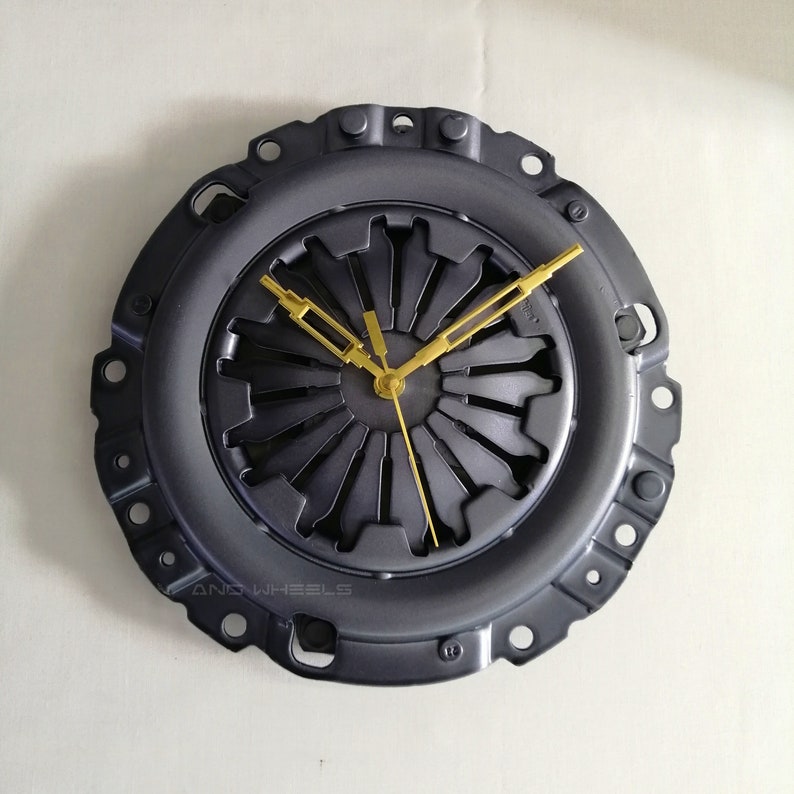 Wall clock is made from salvaged clutch pressure plate
