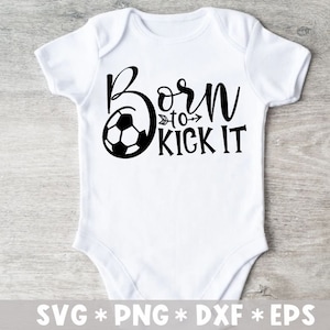 Born To Kick Svg, Piłka Nożna, Sport, Piłka Nożna Dla Dzieci, Bramki Piłkarskie, Piłka Nożna, Plik Cięcia Svg, Svg Do Tworzenia Pliku Cricut, Pobieranie Cyfrowe