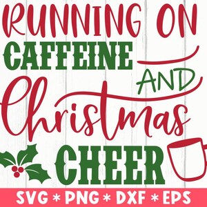 Draait op cafeïne en Christmas Cheer Svg, Merry Christmas Svg, Christmas Quotes, Svg Cut File, Svg voor het maken van Cricut-bestand, digitale download