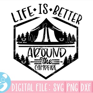 La vita è migliore intorno al falò svg, Adventure svg, Campfire svg, Hand Lettered svg, Camping svg, Explore svg, Camper svg, Mountain svg