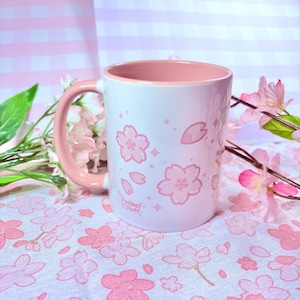 桜 桜 マグカップ ピンク アクセント - 食器洗い機 電子レンジ対応 かわいい デコ フラワー ドリンクウェア セラミックマグ 日本製 アニメ ホワイト フローラル