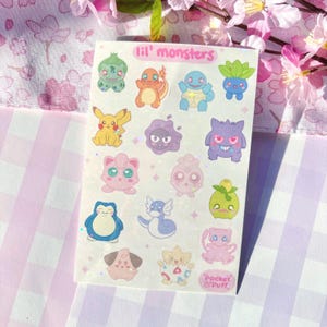 Hoja de pegatinas de Lil’ Monsters: vinilo holográfico brillante, pegatinas decorativas para diario, lindos personajes de animales de anime de estética kawaii, amigos monstruosos